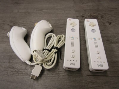 Goodtech Wii Wiimote Bundle Pair Of Controllers & Nunchucks Pair Of Remotes & Nunchucks 